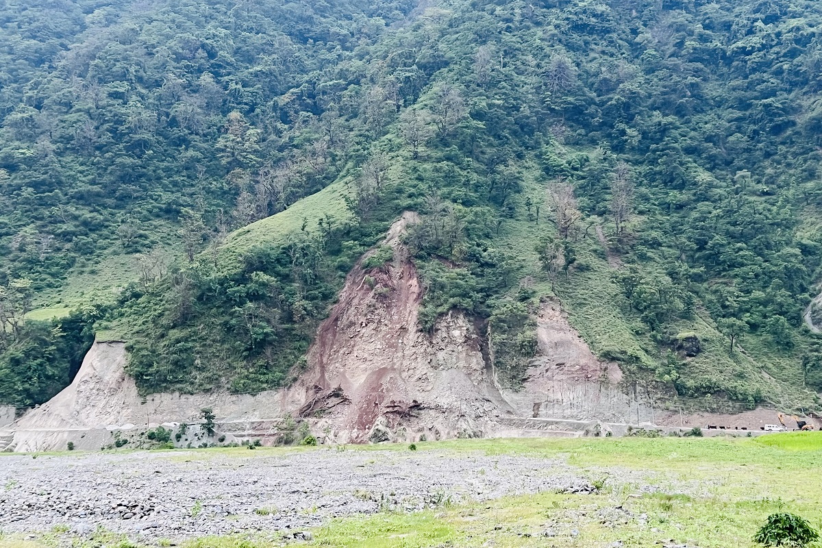 ठेकेदार कम्पनीले ठेक्का रद्द गरेपछि पुन निर्माण अलपत्र 